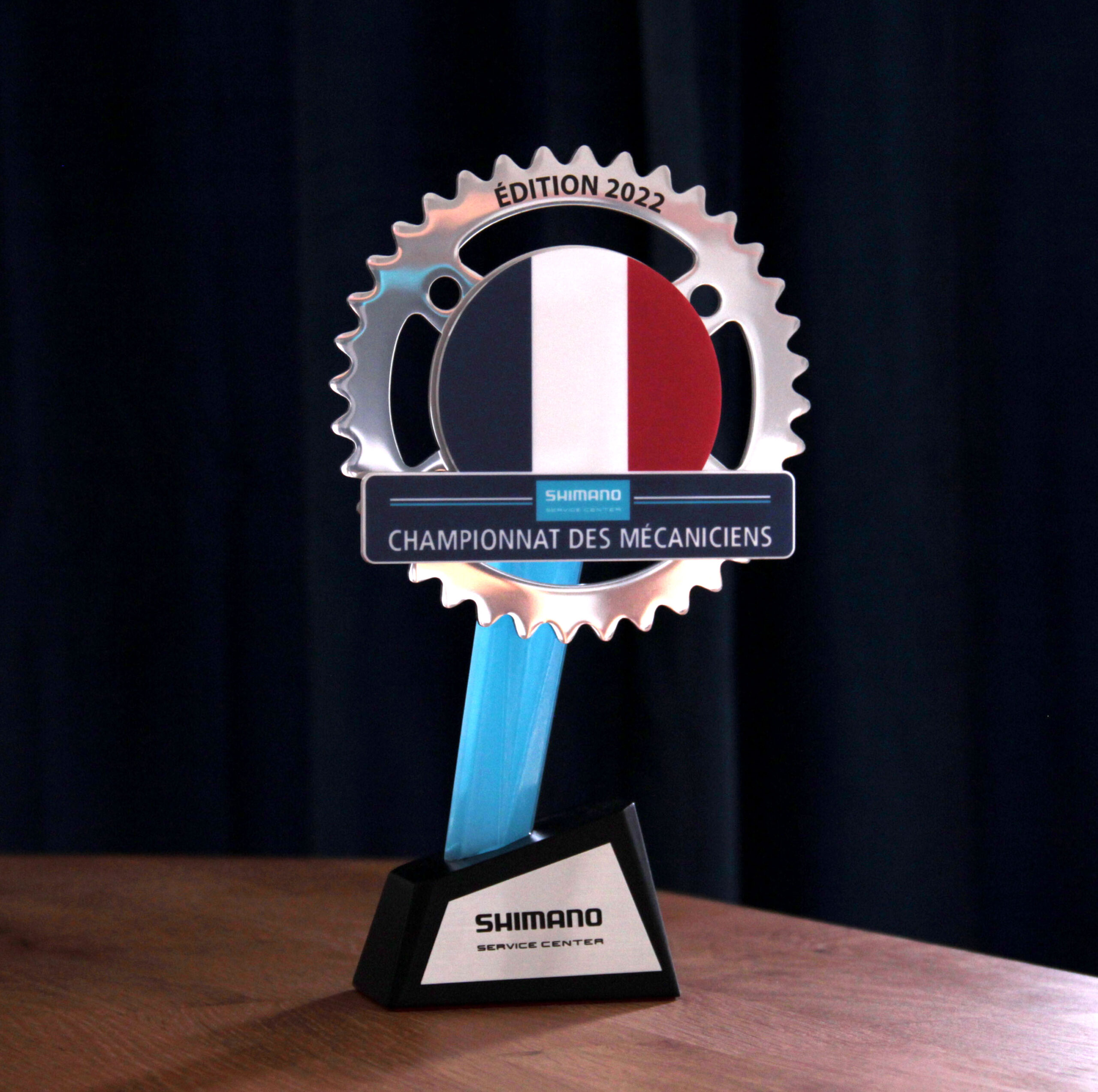 You are currently viewing Pour le premier championnat de France des mécaniciens Shimano fait appel à l’Atelier Bagnost pour créer de toute pièce leur award.